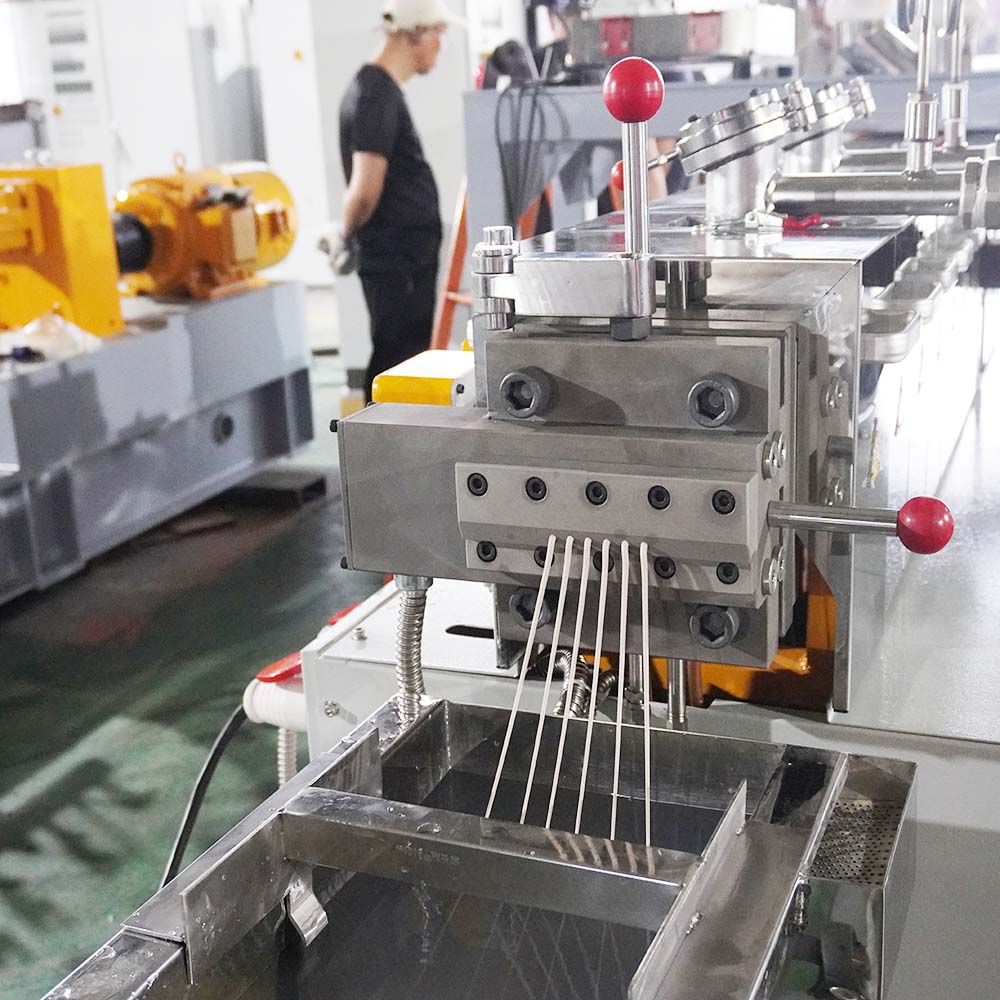 H-36B同向平行双螺杆挤出机水冷拉条功能色母粒造粒机